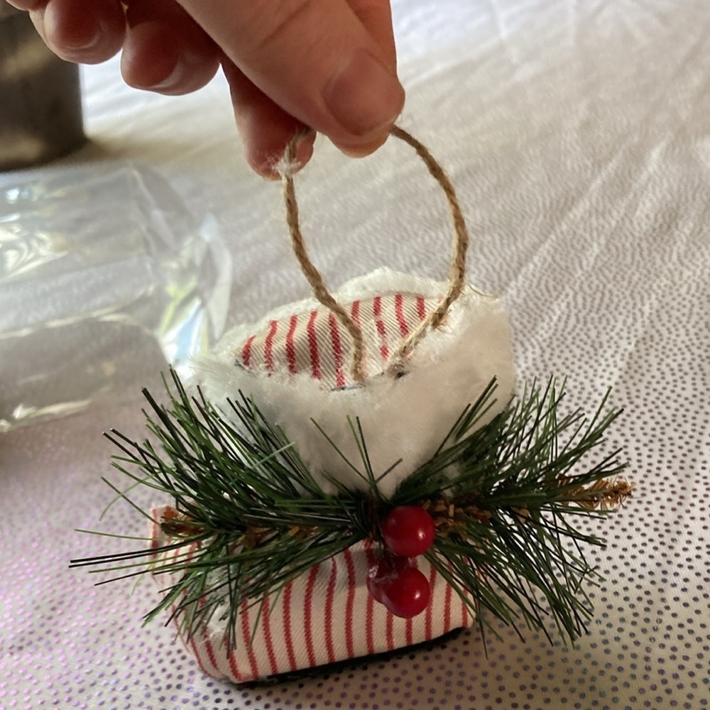 Holiday style ornaments 3 count for decoration red green